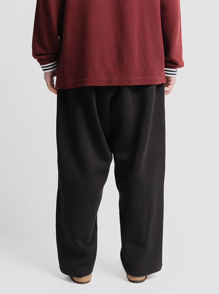 Straight Sweatpant in Court Black