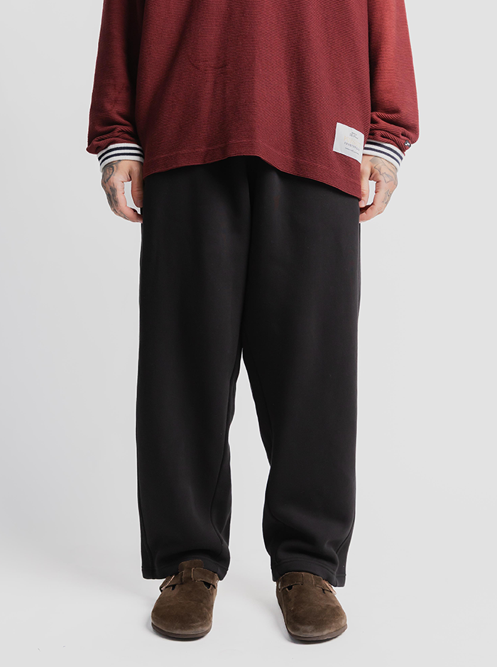 Straight Sweatpant in Court Black